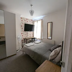 Apartment 3 Portland Road, Southall